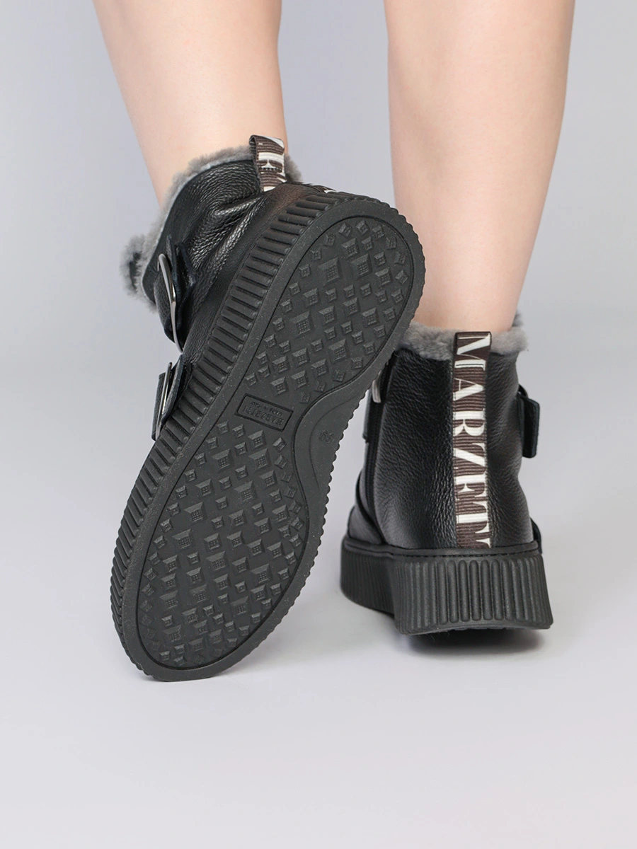 Ботинки с меховой оторочкой на объемной подошве